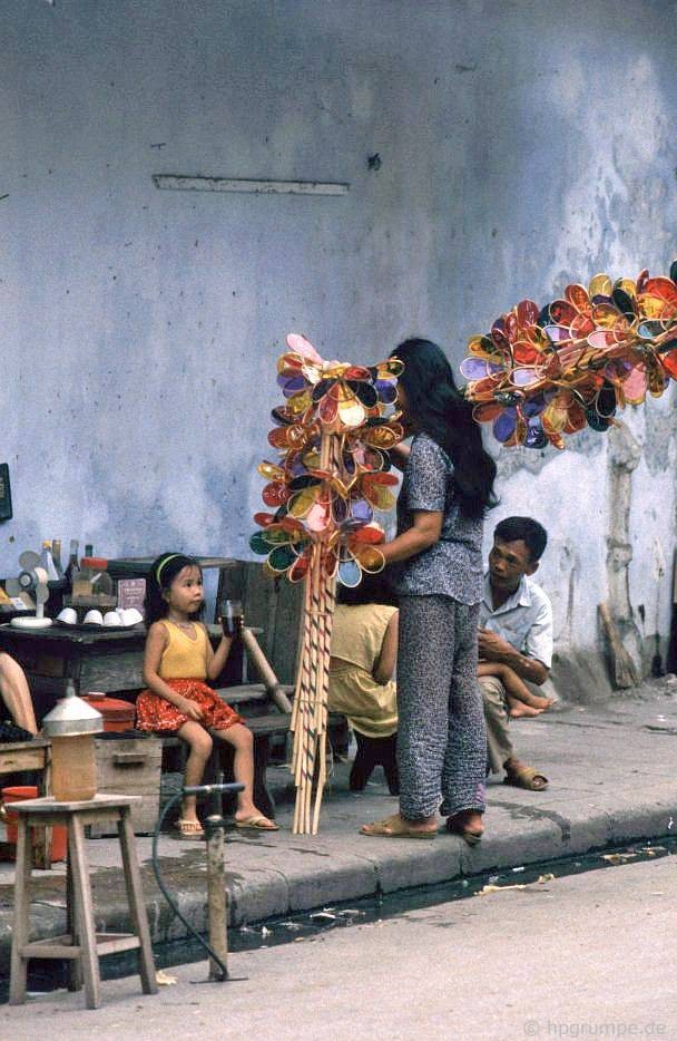 Bán đèn Trung Thu, Hà Nội 1992.